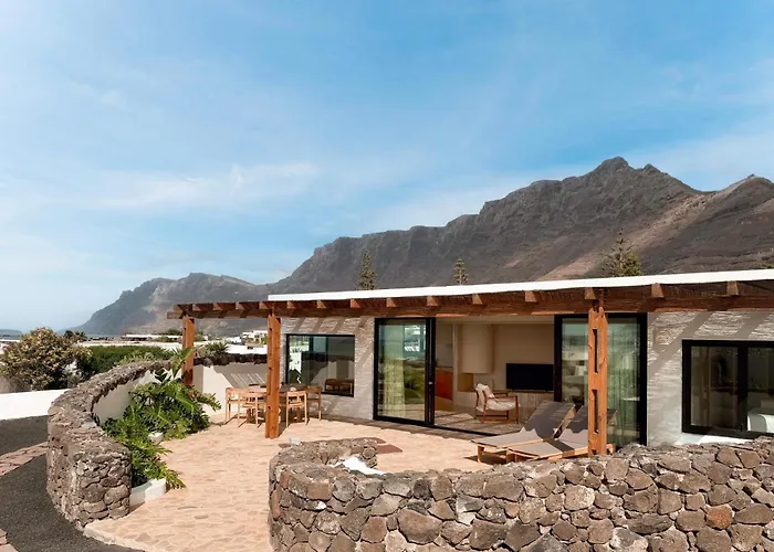 Canaryislandshost L Risco Lanzarote * Famara