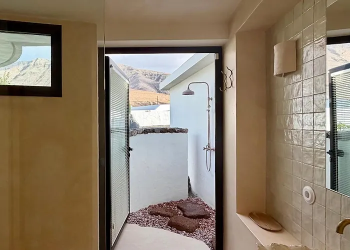 Canaryislandshost L Risco Lanzarote Villa