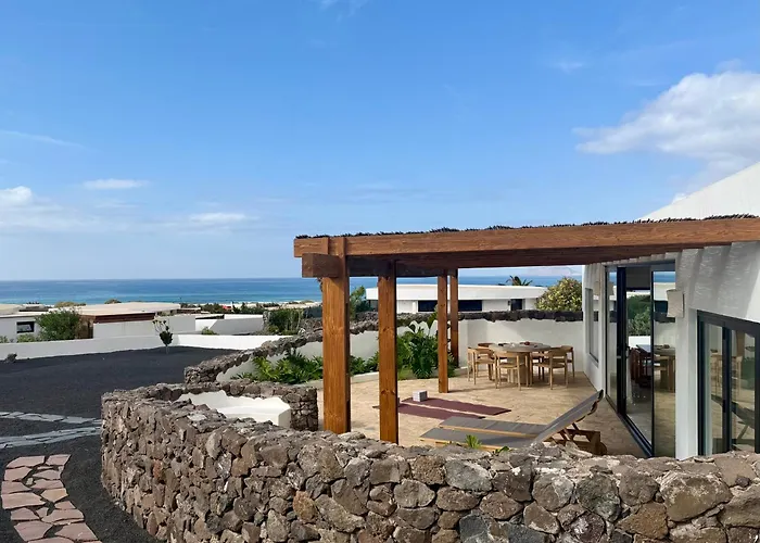 Canaryislandshost L Risco Lanzarote *