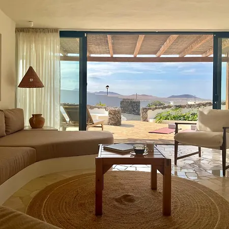 Canaryislandshost L Risco Lanzarote Villa Famara