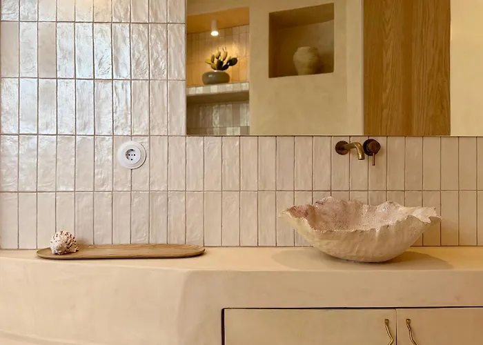 Canaryislandshost L Risco Lanzarote *