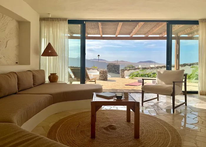 Canaryislandshost L Risco Lanzarote Villa Famara